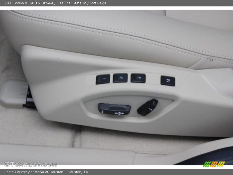 Sea Shell Metallic / Soft Beige 2015 Volvo XC60 T5 Drive-E