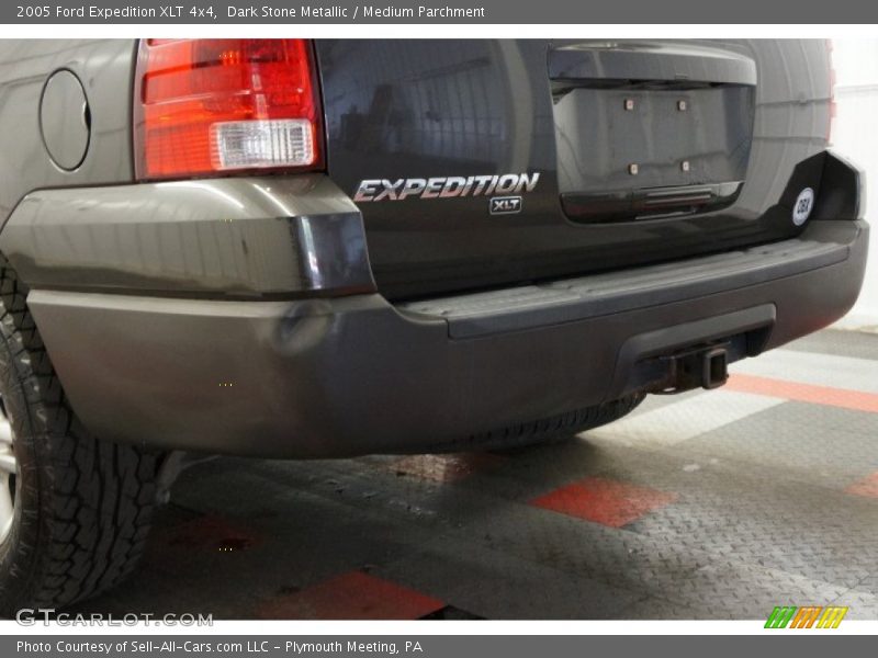 Dark Stone Metallic / Medium Parchment 2005 Ford Expedition XLT 4x4