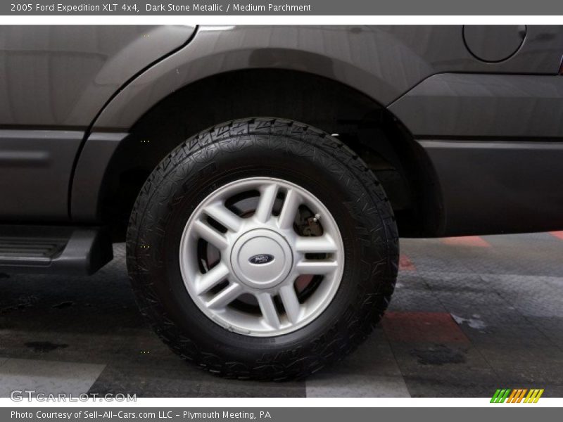 Dark Stone Metallic / Medium Parchment 2005 Ford Expedition XLT 4x4