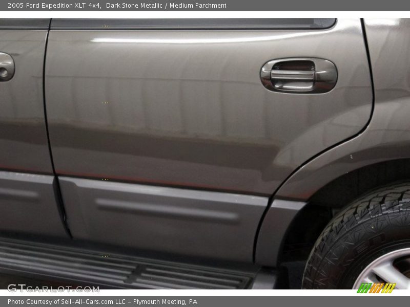Dark Stone Metallic / Medium Parchment 2005 Ford Expedition XLT 4x4