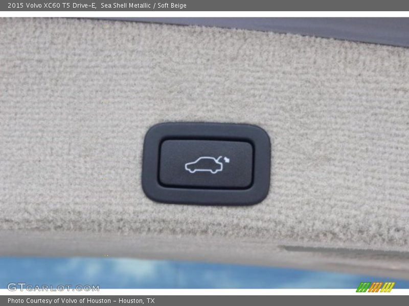 Sea Shell Metallic / Soft Beige 2015 Volvo XC60 T5 Drive-E