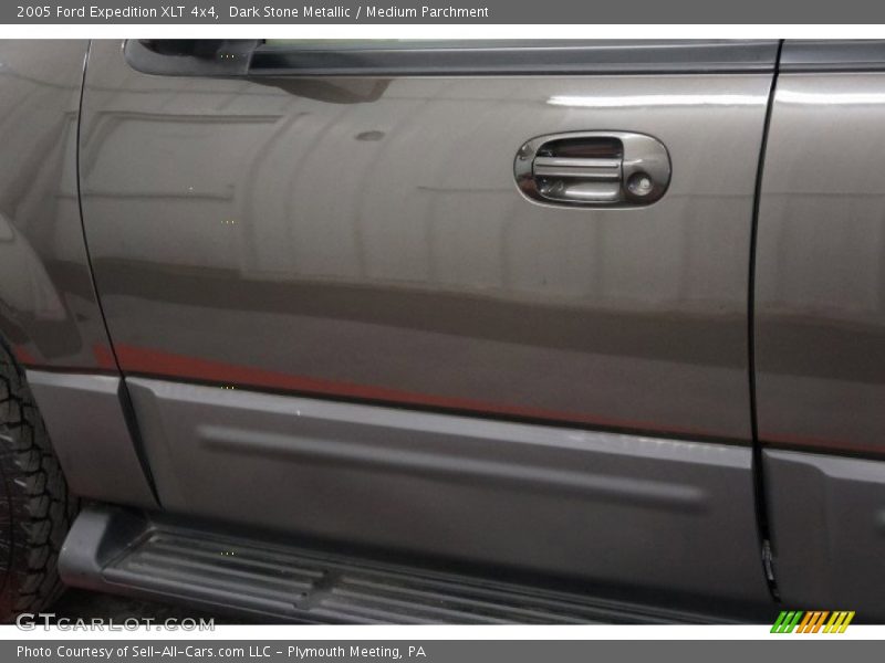Dark Stone Metallic / Medium Parchment 2005 Ford Expedition XLT 4x4
