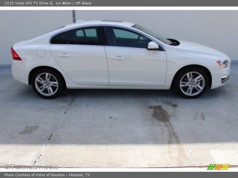 Ice White / Off-Black 2015 Volvo S60 T5 Drive-E