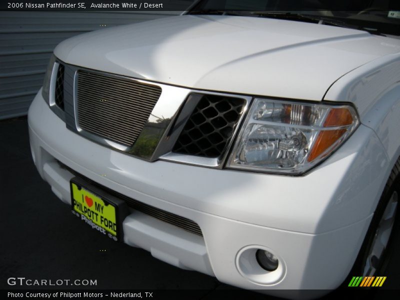Avalanche White / Desert 2006 Nissan Pathfinder SE