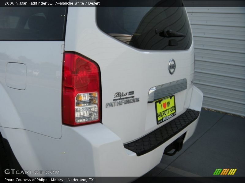 Avalanche White / Desert 2006 Nissan Pathfinder SE