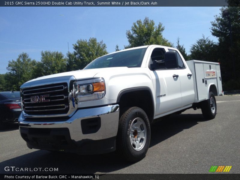 Front 3/4 View of 2015 Sierra 2500HD Double Cab Utility Truck