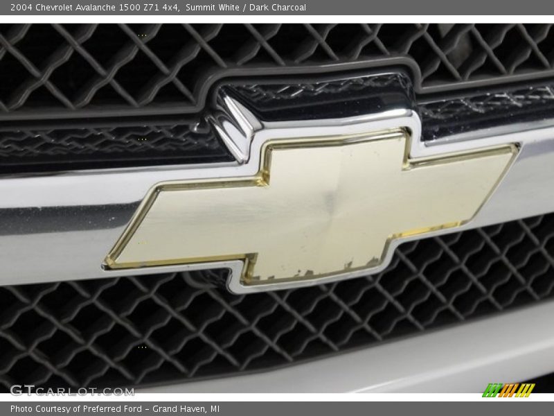 Summit White / Dark Charcoal 2004 Chevrolet Avalanche 1500 Z71 4x4