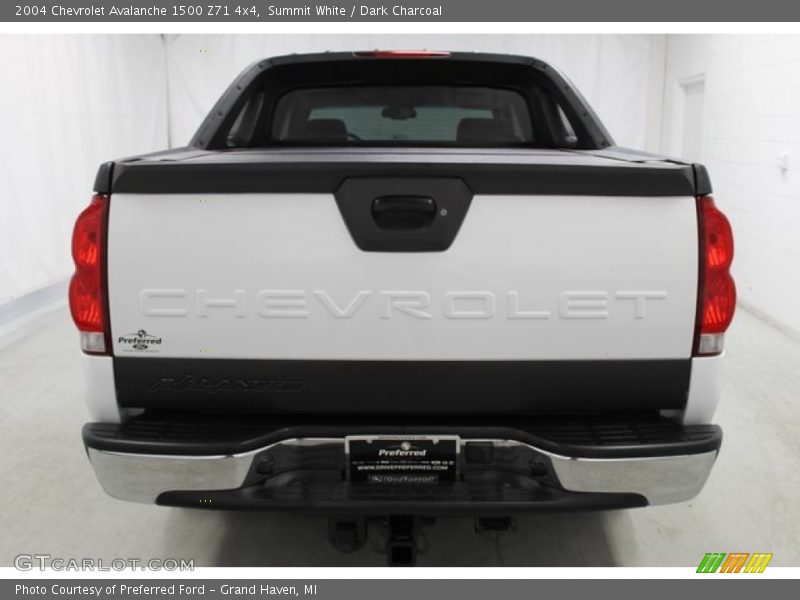 Summit White / Dark Charcoal 2004 Chevrolet Avalanche 1500 Z71 4x4