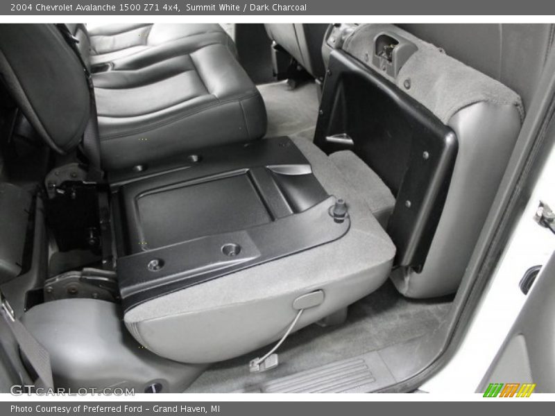 Summit White / Dark Charcoal 2004 Chevrolet Avalanche 1500 Z71 4x4
