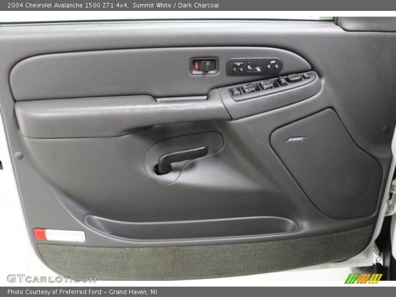Summit White / Dark Charcoal 2004 Chevrolet Avalanche 1500 Z71 4x4