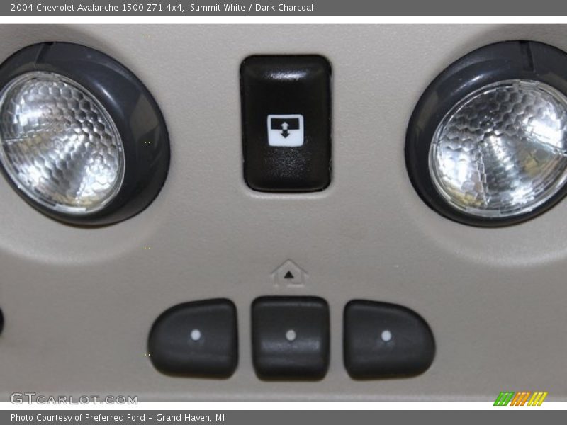 Summit White / Dark Charcoal 2004 Chevrolet Avalanche 1500 Z71 4x4