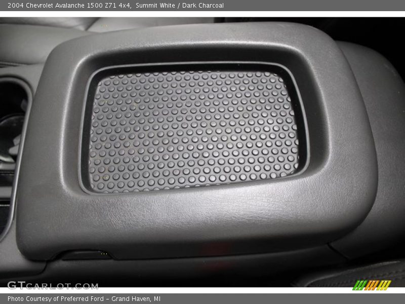Summit White / Dark Charcoal 2004 Chevrolet Avalanche 1500 Z71 4x4