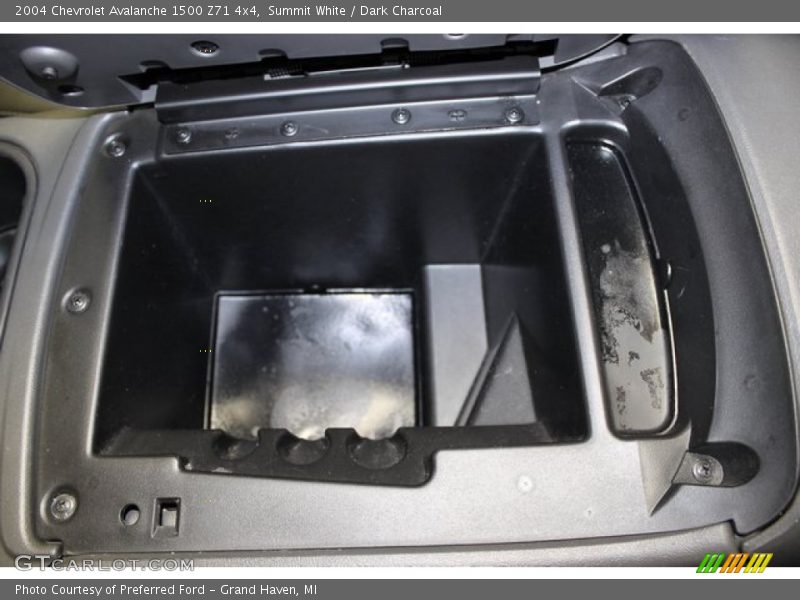 Summit White / Dark Charcoal 2004 Chevrolet Avalanche 1500 Z71 4x4