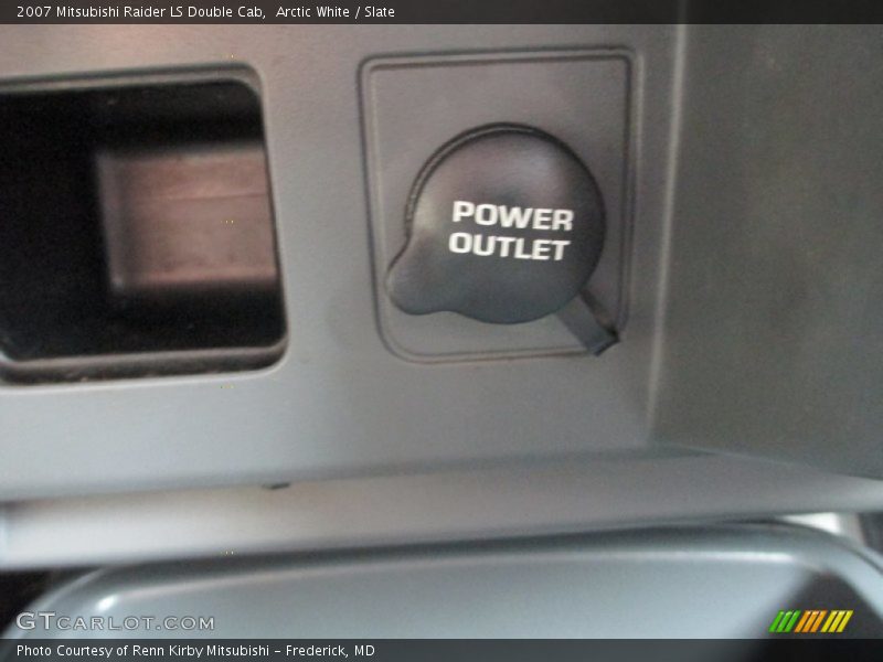 Arctic White / Slate 2007 Mitsubishi Raider LS Double Cab