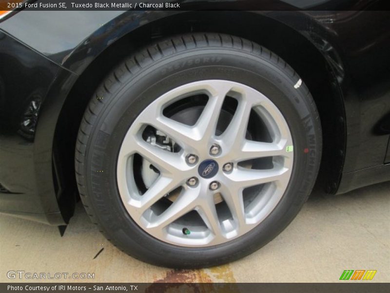 Tuxedo Black Metallic / Charcoal Black 2015 Ford Fusion SE