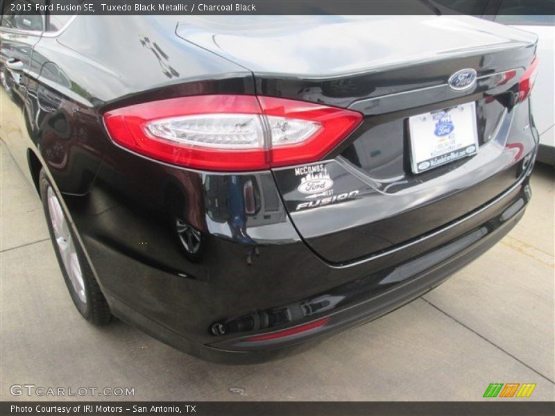 Tuxedo Black Metallic / Charcoal Black 2015 Ford Fusion SE