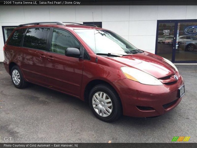 Front 3/4 View of 2006 Sienna LE