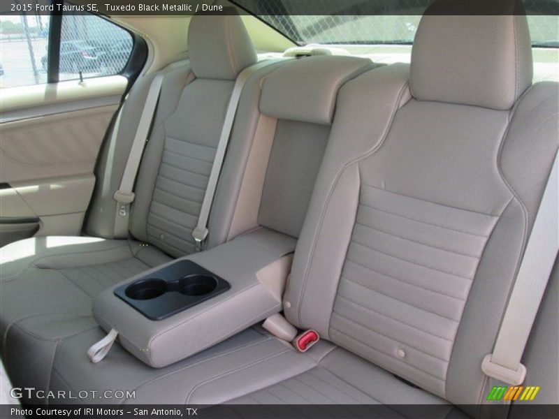 Tuxedo Black Metallic / Dune 2015 Ford Taurus SE
