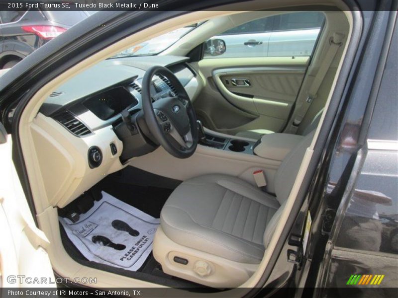 Tuxedo Black Metallic / Dune 2015 Ford Taurus SE