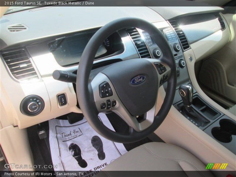 Tuxedo Black Metallic / Dune 2015 Ford Taurus SE