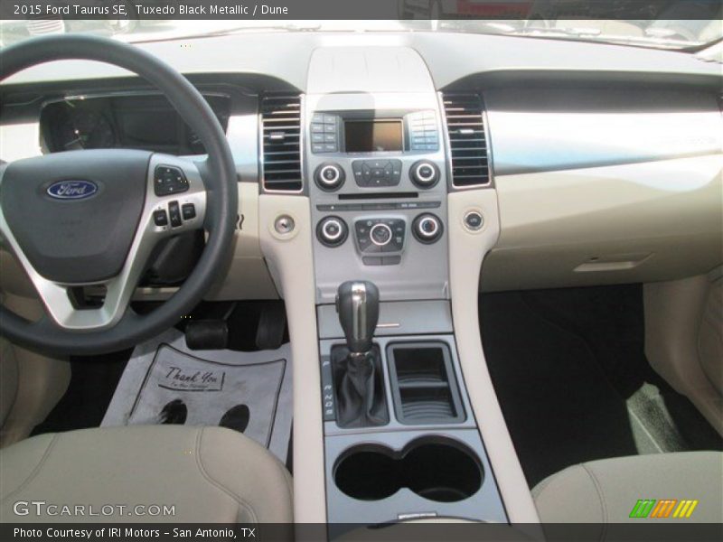 Tuxedo Black Metallic / Dune 2015 Ford Taurus SE