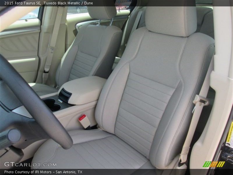 Tuxedo Black Metallic / Dune 2015 Ford Taurus SE