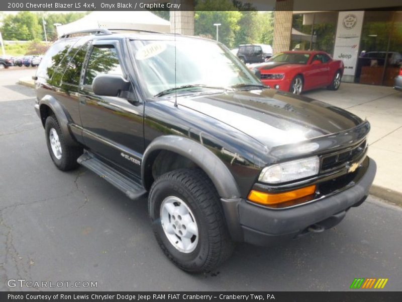 Onyx Black / Graphite Gray 2000 Chevrolet Blazer LS 4x4