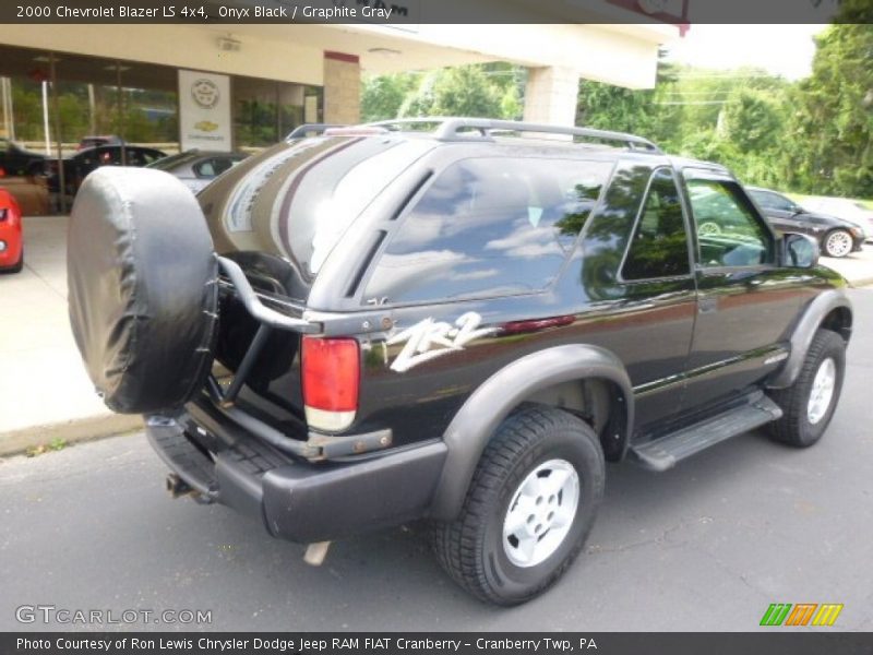 Onyx Black / Graphite Gray 2000 Chevrolet Blazer LS 4x4