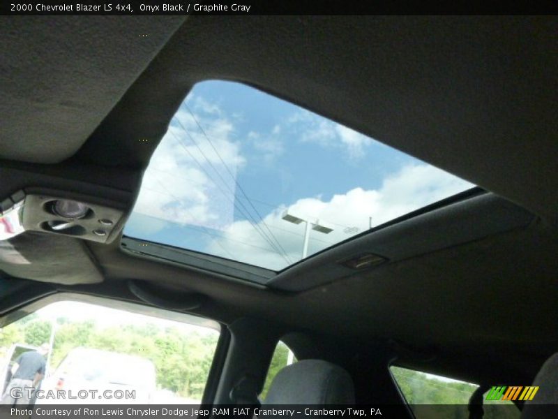 Onyx Black / Graphite Gray 2000 Chevrolet Blazer LS 4x4