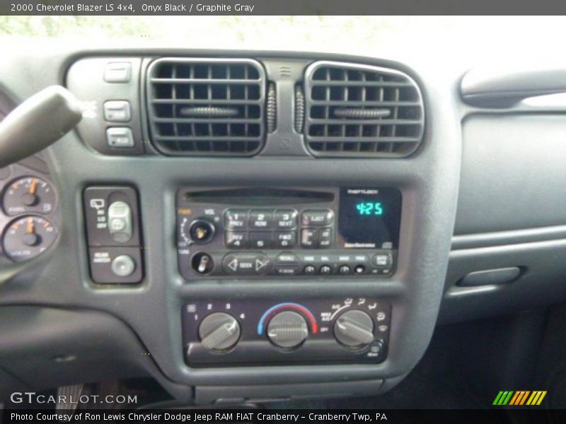 Onyx Black / Graphite Gray 2000 Chevrolet Blazer LS 4x4