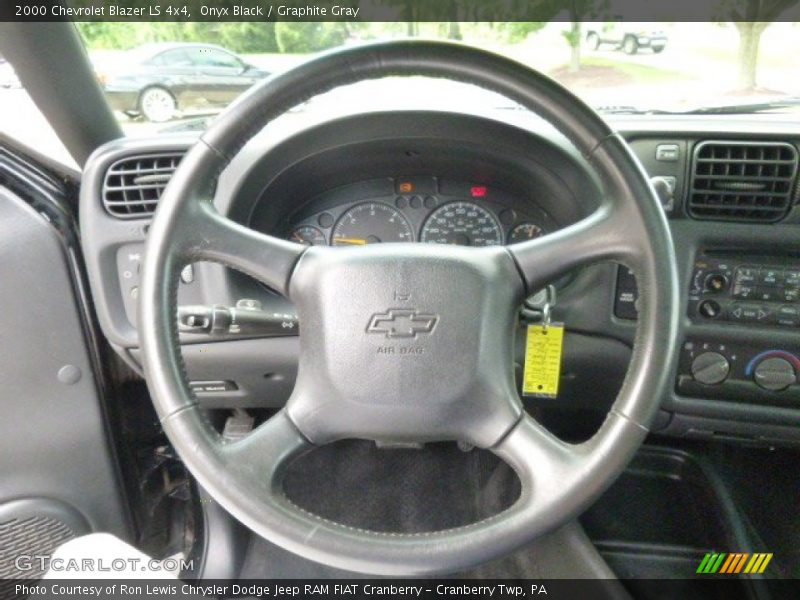 Onyx Black / Graphite Gray 2000 Chevrolet Blazer LS 4x4
