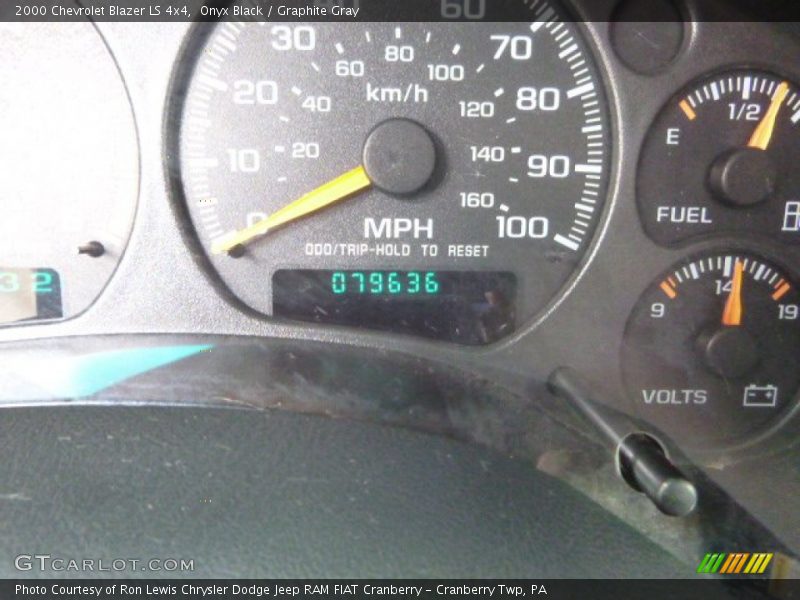 Onyx Black / Graphite Gray 2000 Chevrolet Blazer LS 4x4