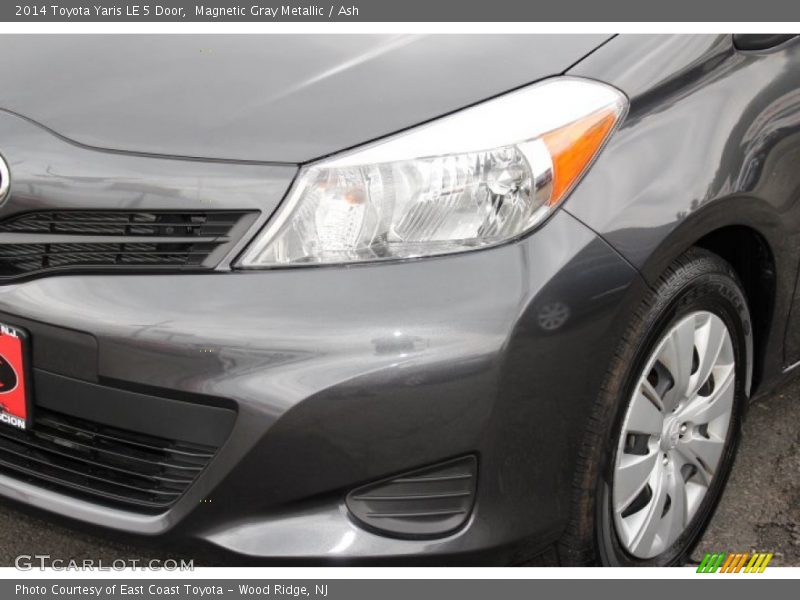 Magnetic Gray Metallic / Ash 2014 Toyota Yaris LE 5 Door