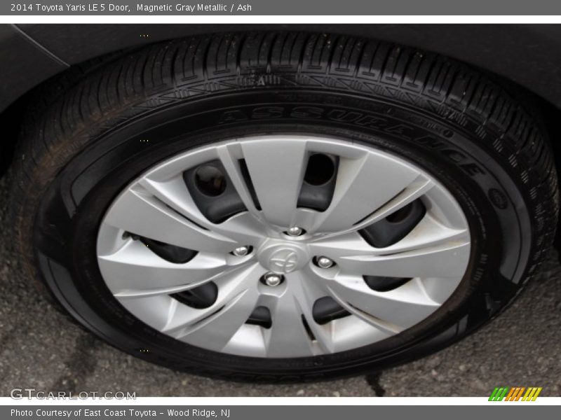 Magnetic Gray Metallic / Ash 2014 Toyota Yaris LE 5 Door