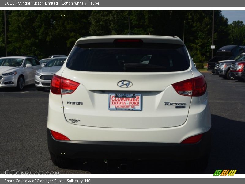 Cotton White / Taupe 2011 Hyundai Tucson Limited