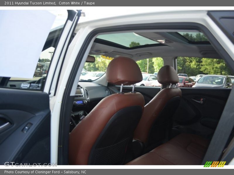 Cotton White / Taupe 2011 Hyundai Tucson Limited