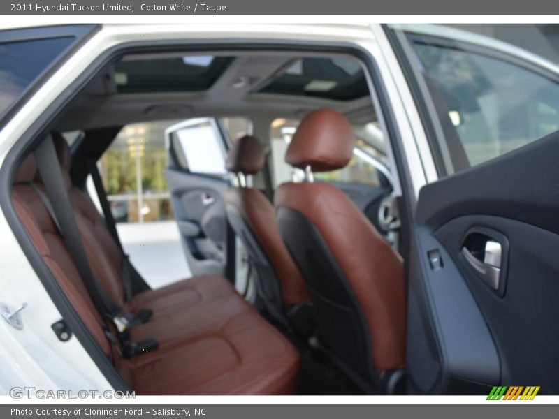 Cotton White / Taupe 2011 Hyundai Tucson Limited