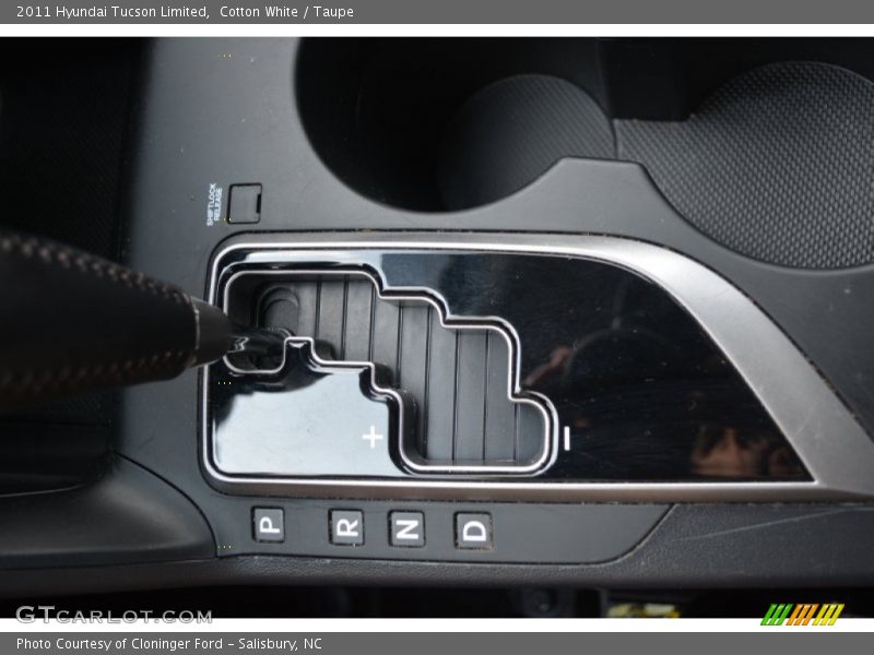 Cotton White / Taupe 2011 Hyundai Tucson Limited