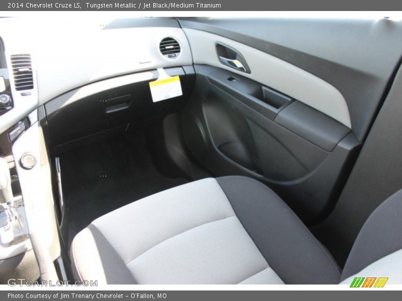 Tungsten Metallic / Jet Black/Medium Titanium 2014 Chevrolet Cruze LS
