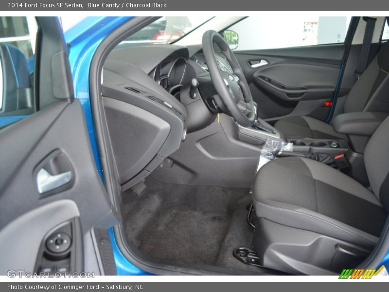 Blue Candy / Charcoal Black 2014 Ford Focus SE Sedan