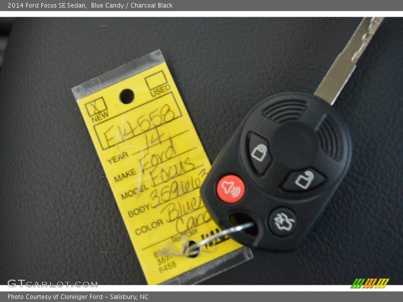 Blue Candy / Charcoal Black 2014 Ford Focus SE Sedan