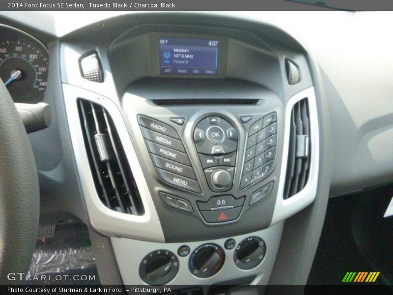 Tuxedo Black / Charcoal Black 2014 Ford Focus SE Sedan