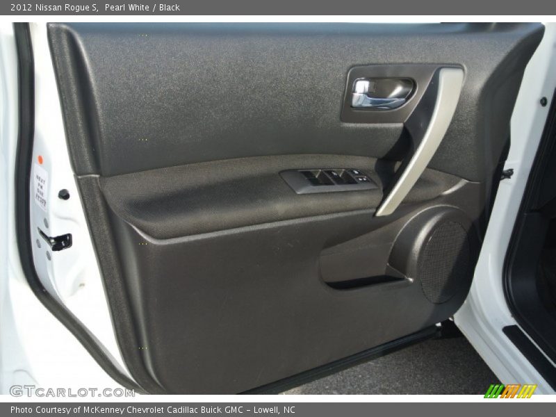 Pearl White / Black 2012 Nissan Rogue S