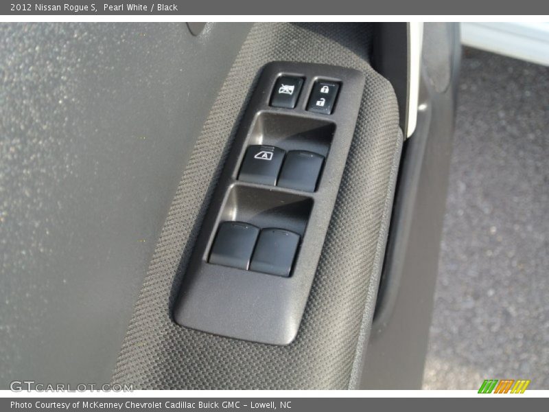 Pearl White / Black 2012 Nissan Rogue S