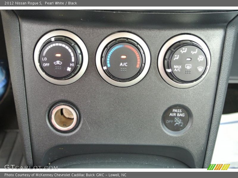 Pearl White / Black 2012 Nissan Rogue S