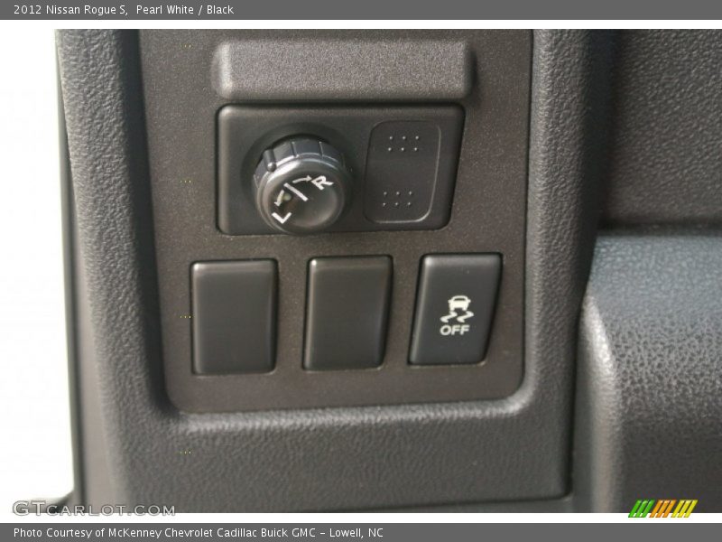 Pearl White / Black 2012 Nissan Rogue S