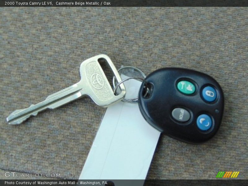 Cashmere Beige Metallic / Oak 2000 Toyota Camry LE V6