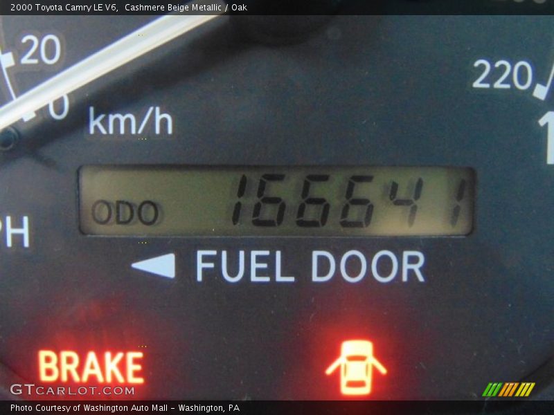 Cashmere Beige Metallic / Oak 2000 Toyota Camry LE V6