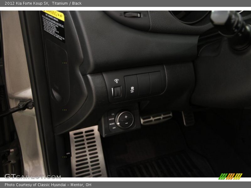 Titanium / Black 2012 Kia Forte Koup SX
