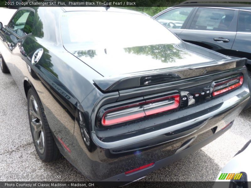 Phantom Black Tri-Coat Pearl / Black 2015 Dodge Challenger SXT Plus